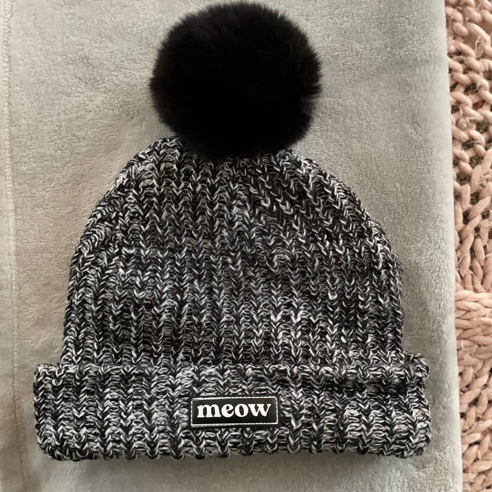 Pom beanie in black and white